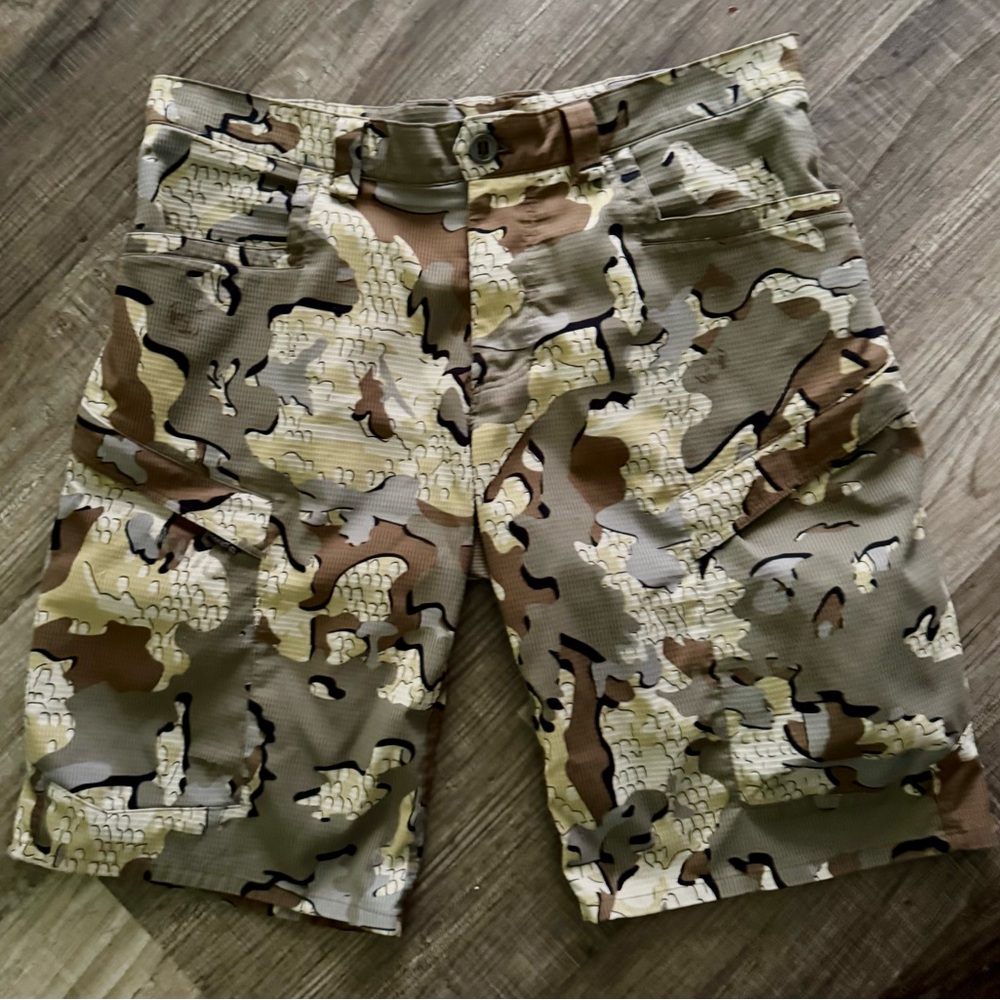 KUIU Brown Tan Camo Cargo Shorts